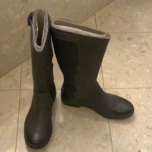 Ugg tall leather gray boots, waterproof